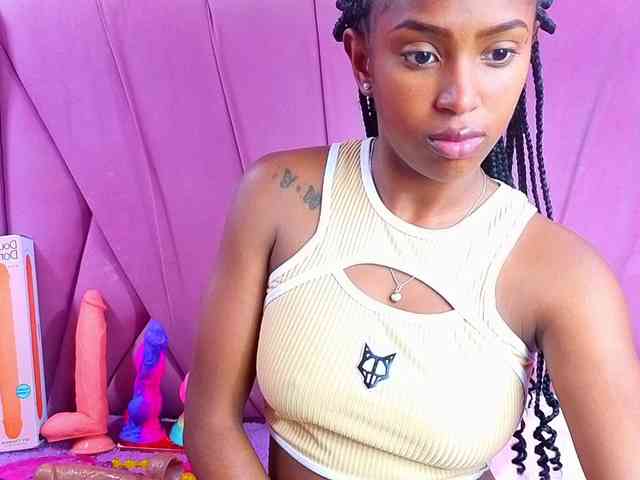 AngeyaPetite webcam