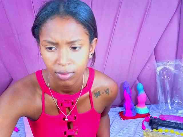 AngeyaPetite webcam