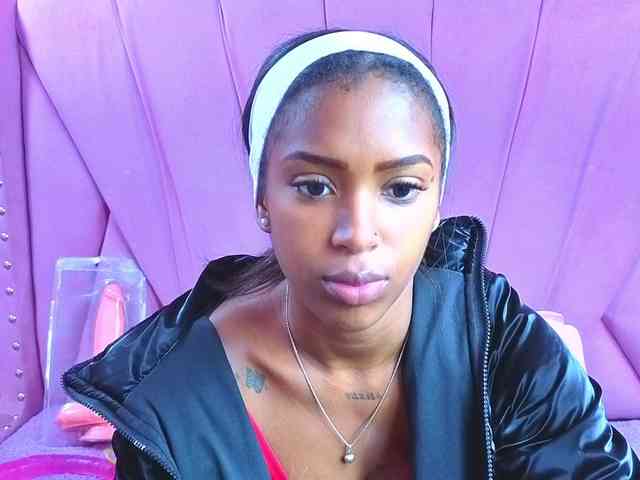 AngeyaPetite webcam