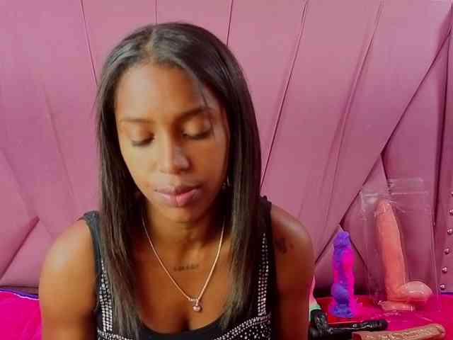 AngeyaPetite Live Webcam on BongaCams