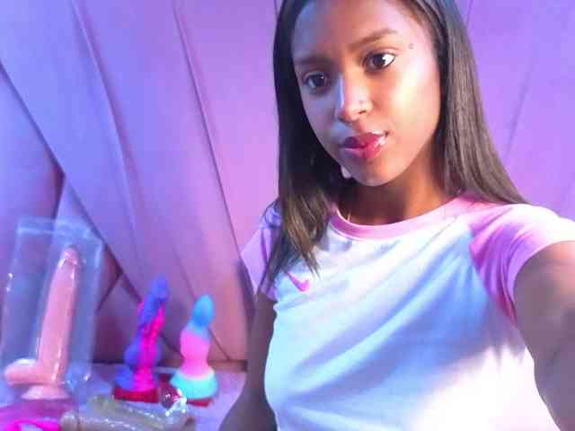 AngeyaPetite webcam