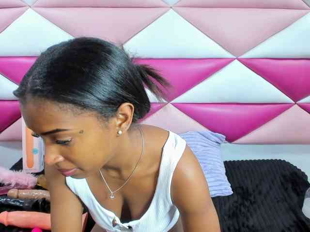 AngeyaPetite webcam