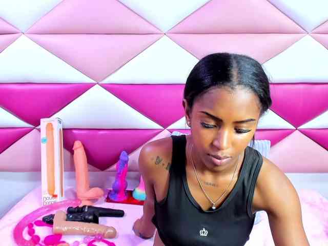 AngeyaPetite webcam