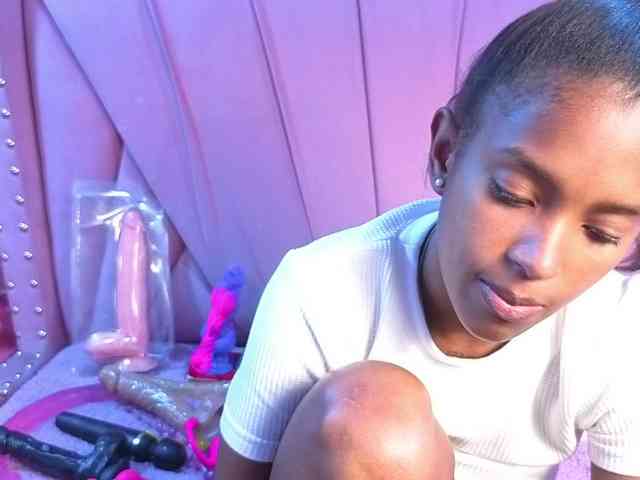 AngeyaPetite webcam