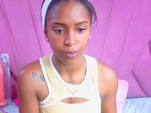 AngeyaPetite webcam