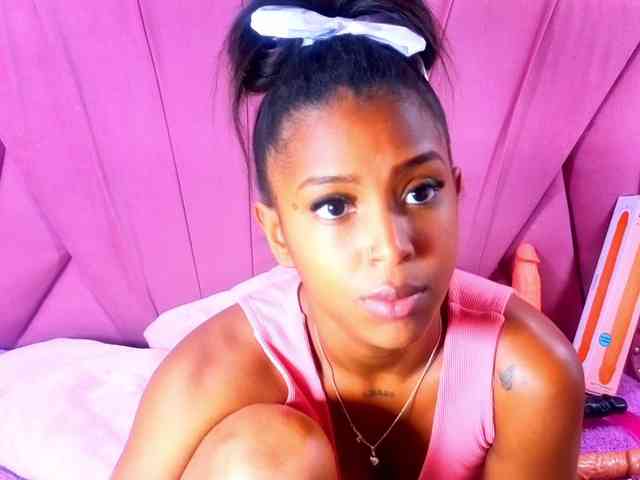 AngeyaPetite webcam
