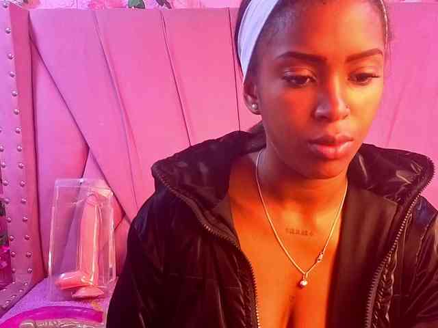 AngeyaPetite webcam