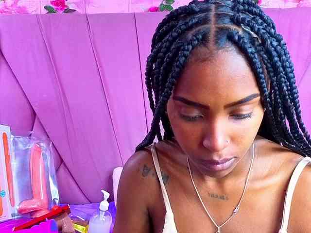 AngeyaPetite webcam