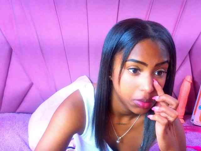 AngeyaPetite webcam