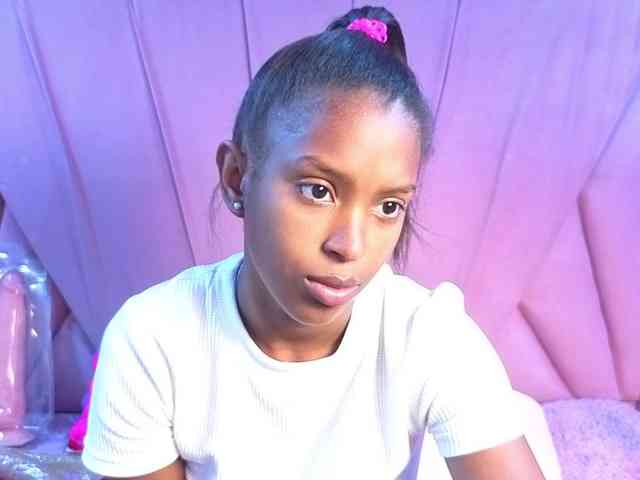 AngeyaPetite webcam