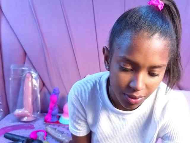 AngeyaPetite webcam