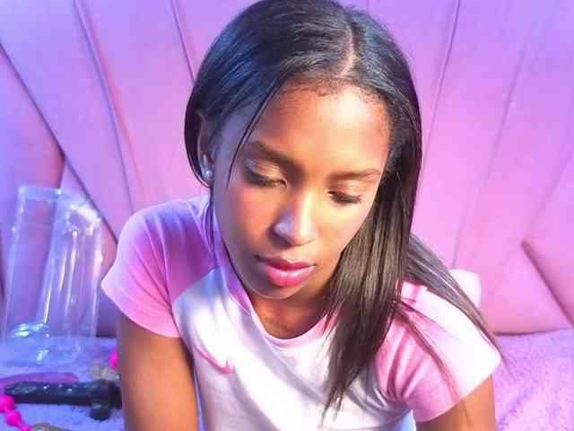 AngeyaPetite webcam
