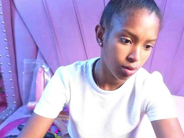 AngeyaPetite webcam
