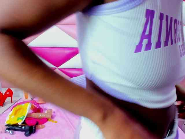 AngeyaPetite webcam