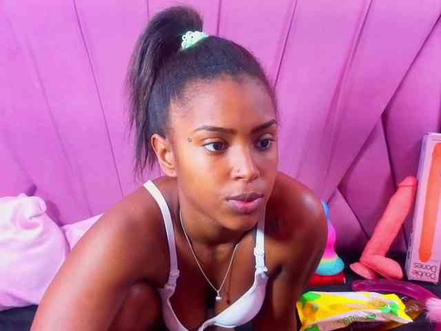 AngeyaPetite webcam