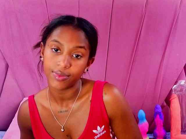 AngeyaPetite webcam