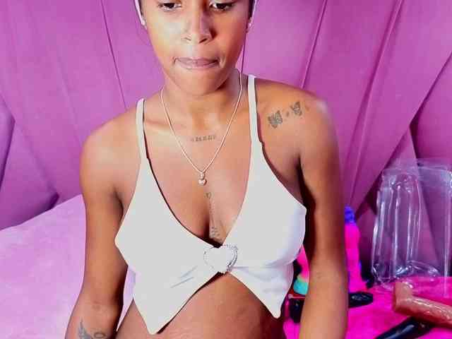 AngeyaPetite webcam