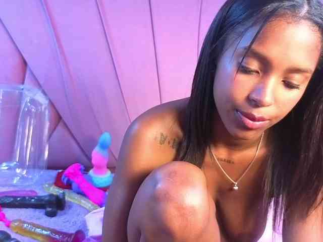 AngeyaPetite webcam