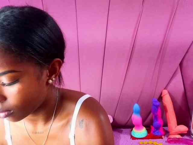 AngeyaPetite webcam