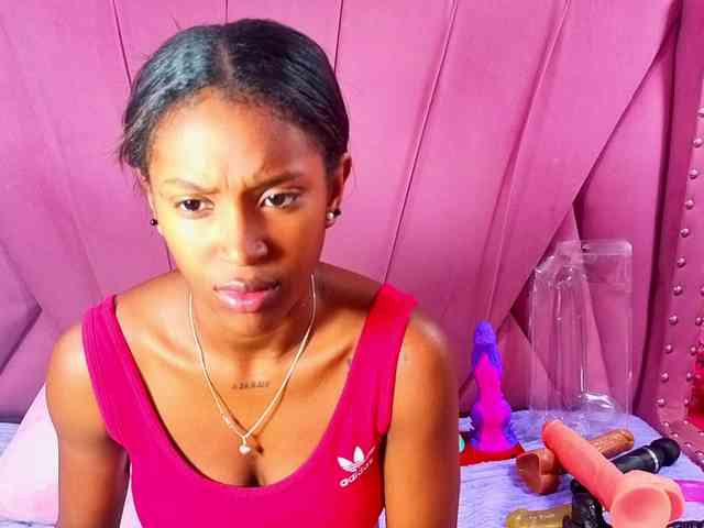 AngeyaPetite webcam