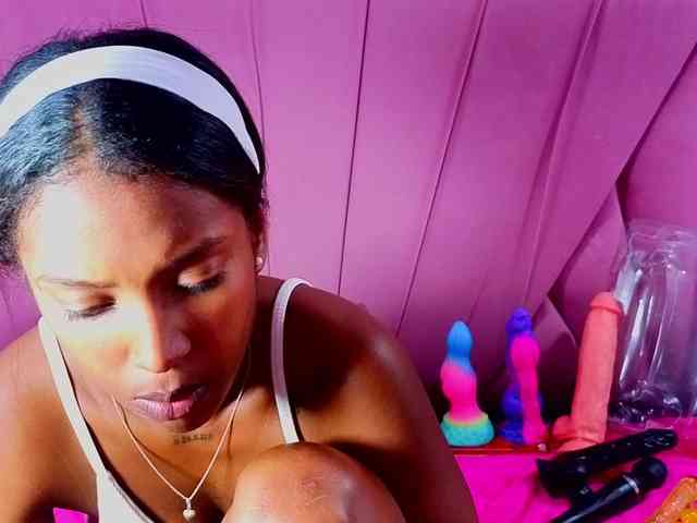 AngeyaPetite webcam