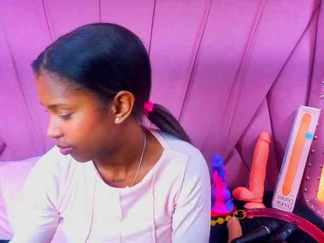 AngeyaPetite webcam