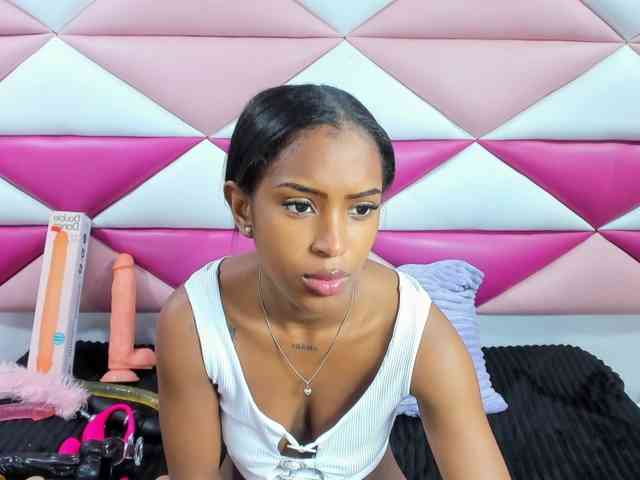AngeyaPetite webcam