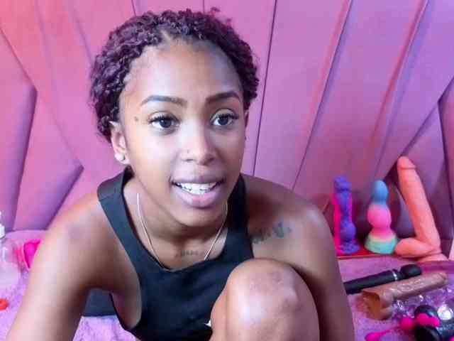 AngeyaPetite webcam