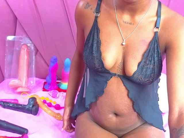 AngeyaPetite webcam