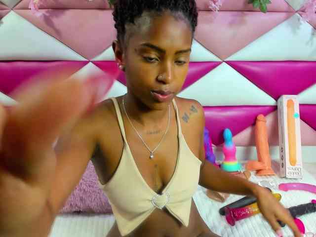 AngeyaPetite webcam