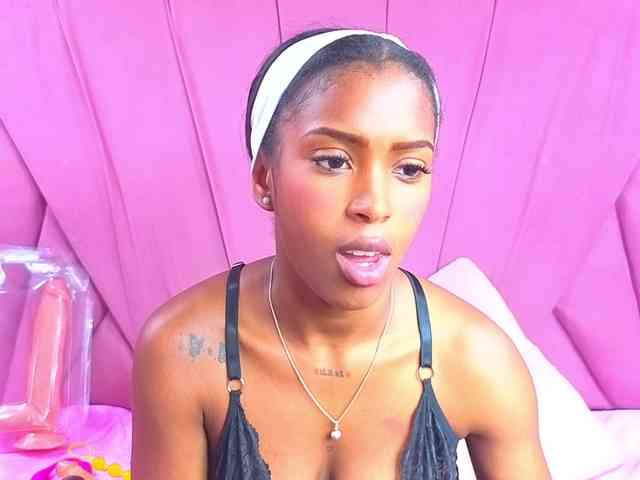 AngeyaPetite webcam