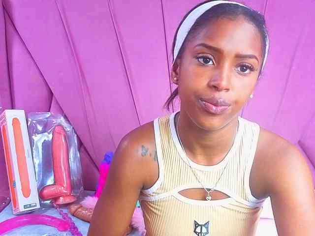 AngeyaPetite webcam