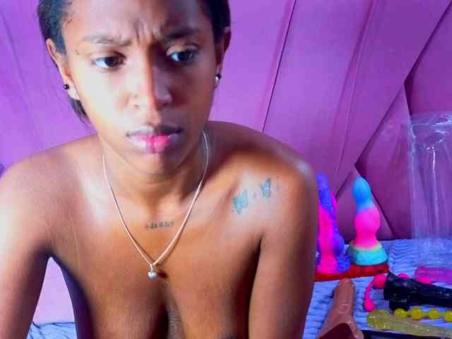 AngeyaPetite webcam