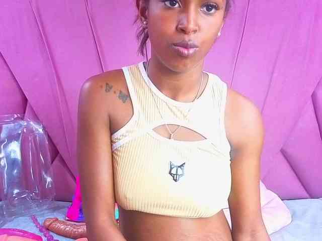 AngeyaPetite webcam