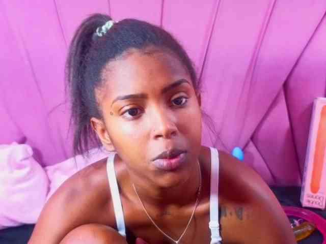 AngeyaPetite webcam