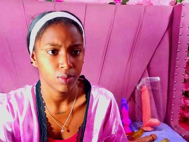 AngeyaPetite webcam