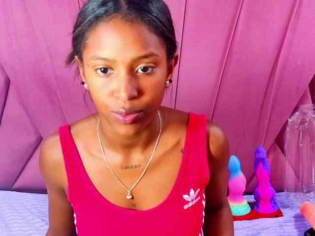 AngeyaPetite webcam