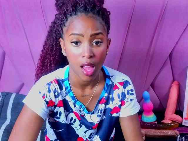 AngeyaPetite webcam