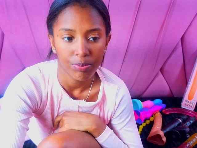 AngeyaPetite webcam