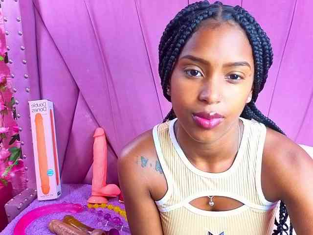 AngeyaPetite webcam