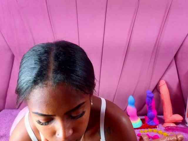 AngeyaPetite Live Webcam on BongaCams