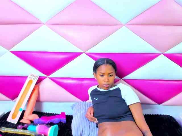 AngeyaPetite webcam