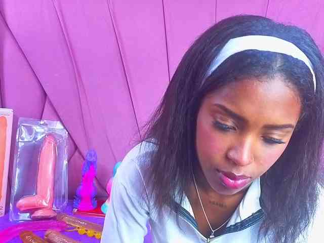 AngeyaPetite webcam
