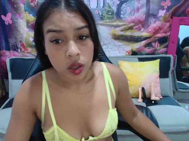 aleska20latina webcam