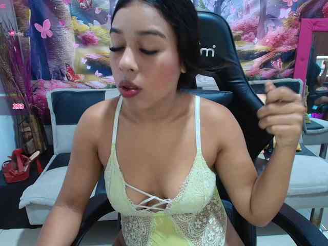 aleska20latina webcam