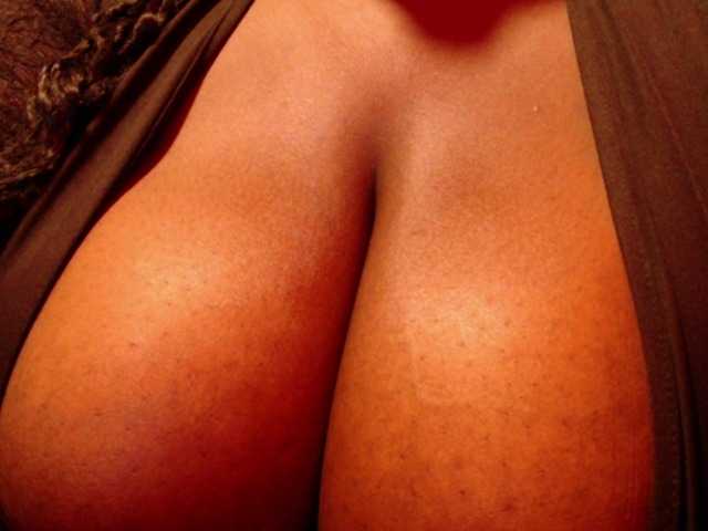 Samara28, en directo ahora en BongaCams