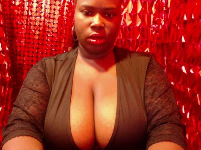 le modèle Samara28 est en webcam porno dans un show sur le site bongacams, il possède les tags suivants: Ebony,Brunette,Shaved