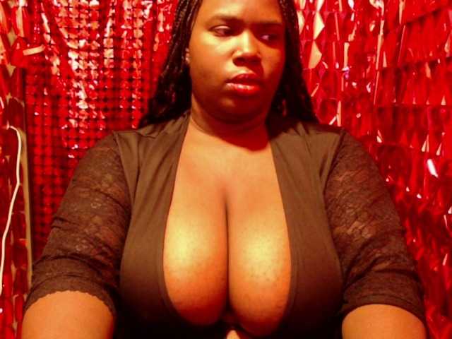 Samara28, en directo ahora en BongaCams