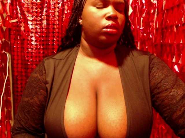 Samara28, en directo ahora en BongaCams