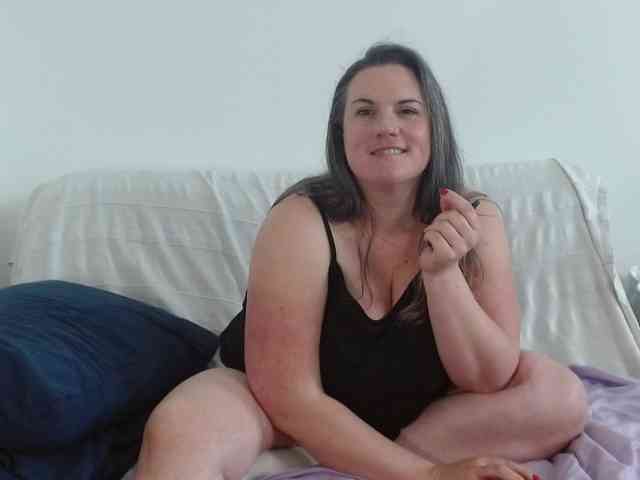 Curvymaskedbabe webcam